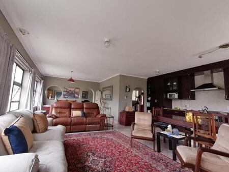 3 Bedroom Apartment in Paradise Beach