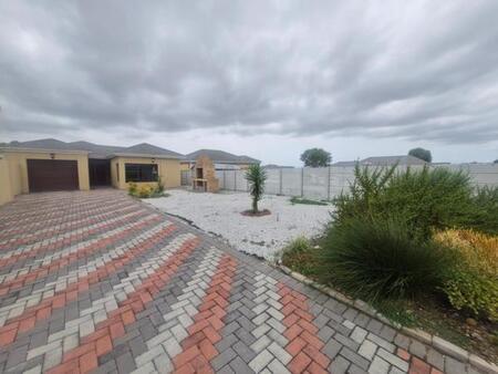 3 Bedroom House in Overbaakens