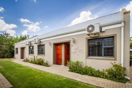 1 Bedroom Apartment in Oudtshoorn