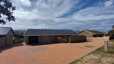 3 Bedroom House in Hartenbos Heuwels