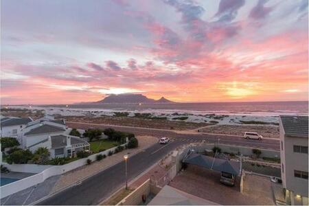 3 Bedroom Apartment in Waves Edge