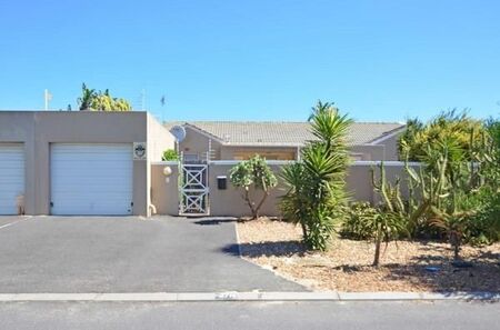 2 Bedroom House in Sunningdale