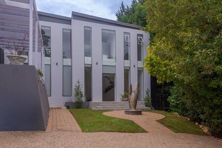 3 Bedroom House in Bishopscourt