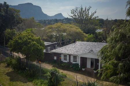 3 Bedroom House in Constantia