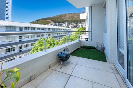 2 Bedroom Apartment in Sea Point
