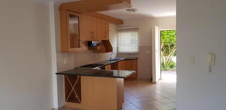 2 Bedroom Townhouse in Gordons Bay Central