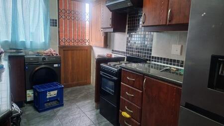 2 Bedroom Apartment in Amanzimtoti