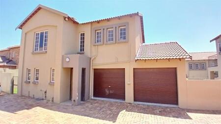 3 Bedroom Townhouse in Ruimsig