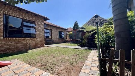 3 Bedroom Simplex in Weltevreden Park
