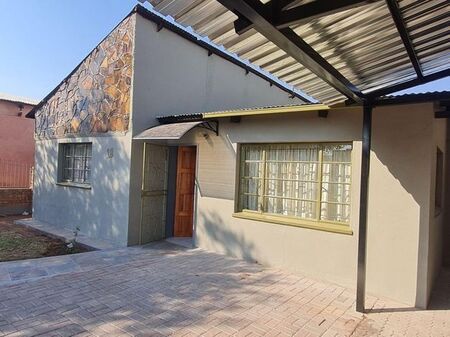 4 Bedroom house to rent in Morning Glory, Upington