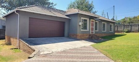 3 Bedroom cluster to rent in Kew, Johannesburg