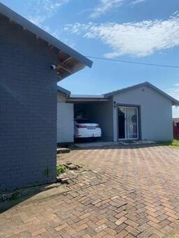 3 Bedroom House in Athlone Park