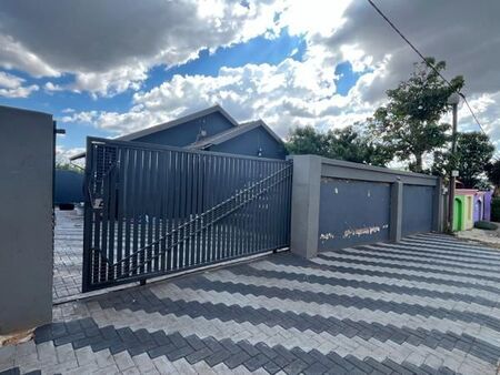 3 Bedroom House in Fleurhof