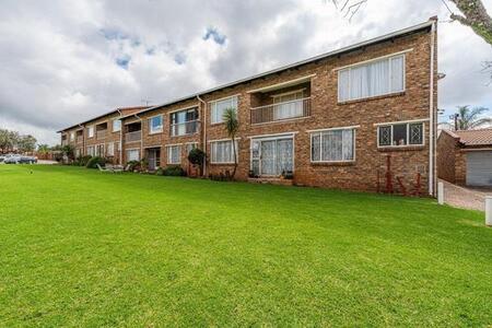 2 Bedroom Apartment in Krugersdorp Central