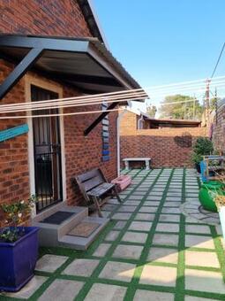 Bachelor apartment in Krugersdorp North