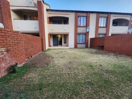 2 Bedroom Apartment in Mooikloof Ridge