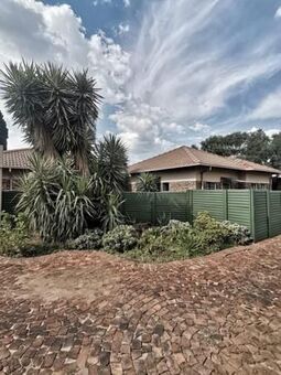 2 Bedroom Townhouse in Montana Park