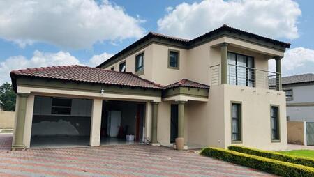 5 Bedroom House in The Orchards