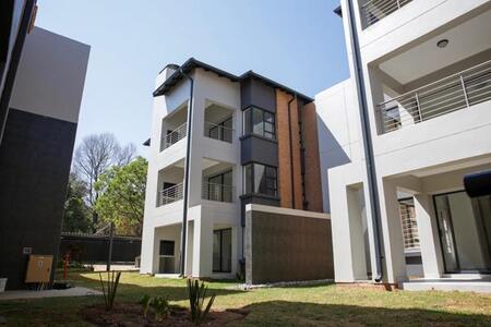 2 Bedroom Townhouse in Bryanston