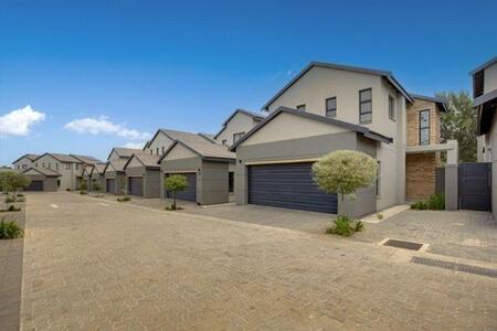 3 Bedroom Cluster in Fourways