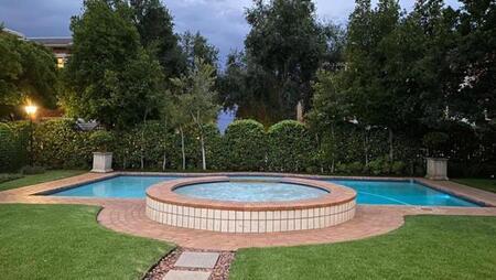 2 Bedroom Apartment in Bryanston East