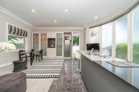 1 Bedroom Apartment in Melrose