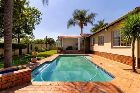 2 Bedroom House in Northwold Gardens