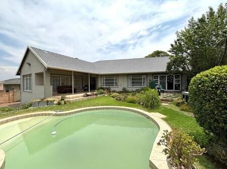 4 Bedroom House in Mondeor