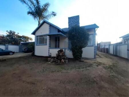 3 Bedroom House in Van Riebeeck Park
