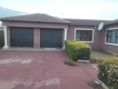 3 Bedroom House in Klippoortje