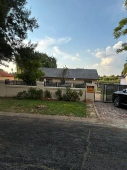3 Bedroom House in Brackendowns