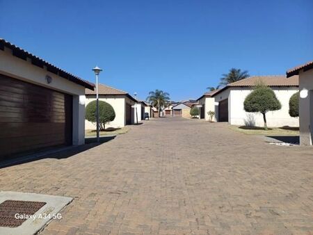 3 Bedroom House in Thatchfield