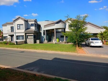6 Bedroom House in Blue Valley Golf Estate
