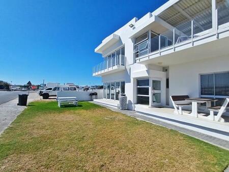 3 Bedroom Apartment in Struisbaai