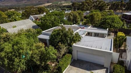 3 Bedroom House in Stanford