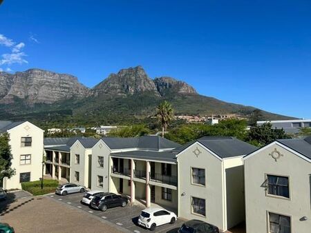 1 Bedroom Apartment in Rondebosch