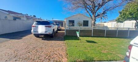 3 Bedroom House in Bothasig