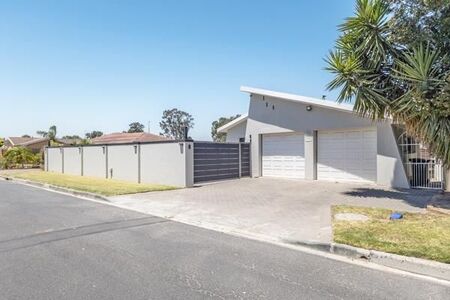 3 Bedroom House in Oakglen