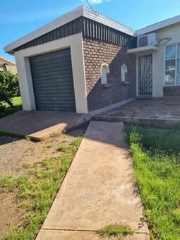 3 Bedroom House in Postmasburg