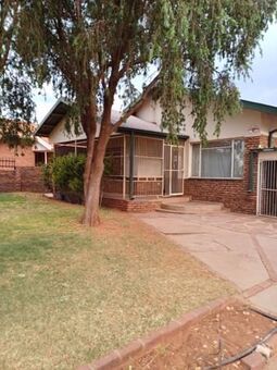 4 Bedroom House in Postmasburg