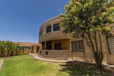 3 Bedroom townhouse - sectional to rent in Pellissier, Bloemfontein