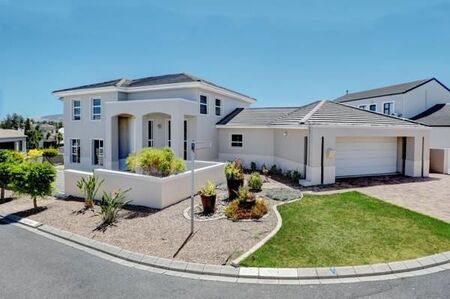 4 Bedroom House in Graanendal