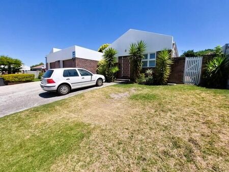 2 Bedroom House in Vredekloof