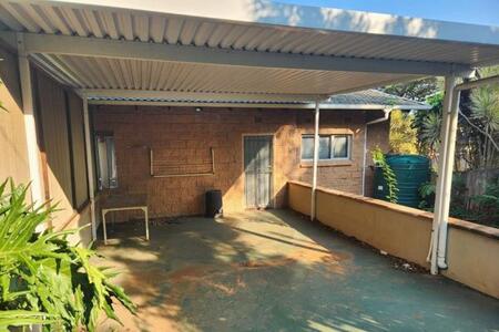 1 Bedroom House in Amanzimtoti