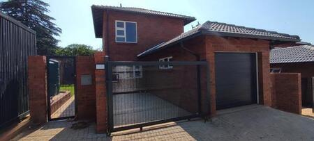 2 Bedroom Duplex in Krugersdorp North