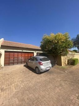 3 Bedroom Townhouse in Equestria