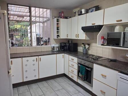 3 Bedroom House in Murrayfield