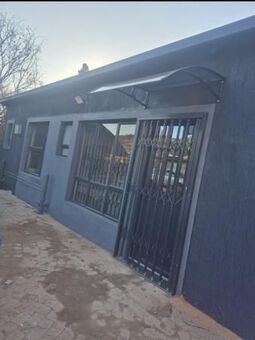 Bachelor apartment in Capital Park