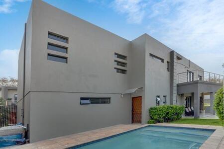 3 Bedroom House in Bryanston