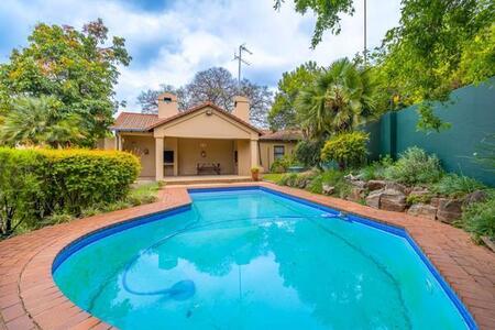 2 Bedroom House in Bryanston